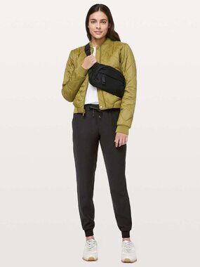 Lululemon On The Fly Jogger in Black size 4